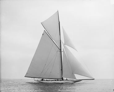 Preview: Le Rayol "Rainbow" J-class Yacht 2438 mm Preview: Le Rayol "Rainbow" J-class Yacht 2438 mm